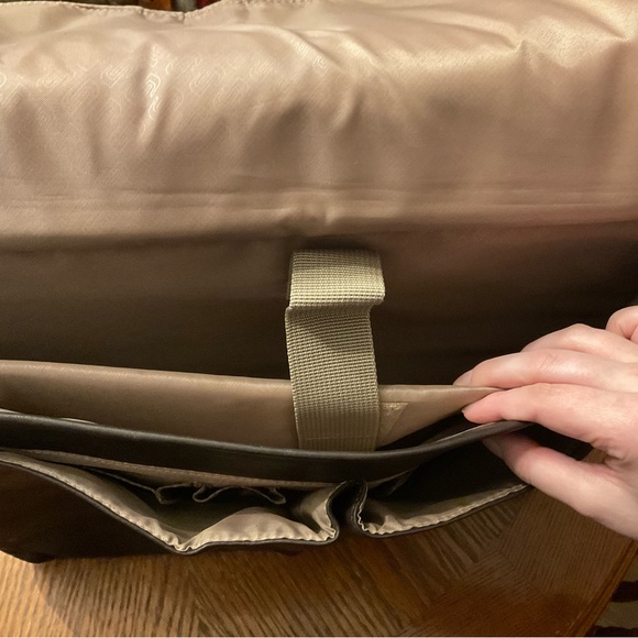 Solo Genuine Leather Multi Pocket Padded Computer Pocket Shoulder Crossbody Bag! - Picture 11 of 16